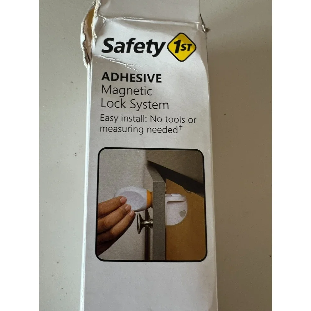 Safety 1st Adhesive Magnetic Lock System 8 Locks 2 Keys Cabinet Child Proof